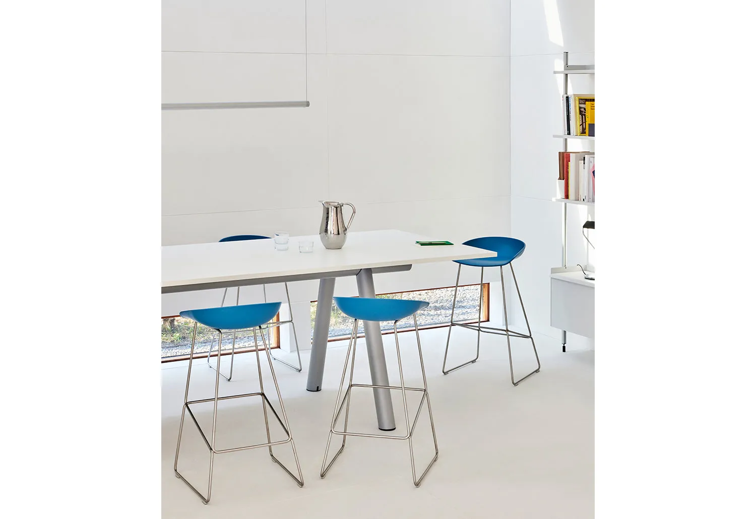 Boa Table | Medium