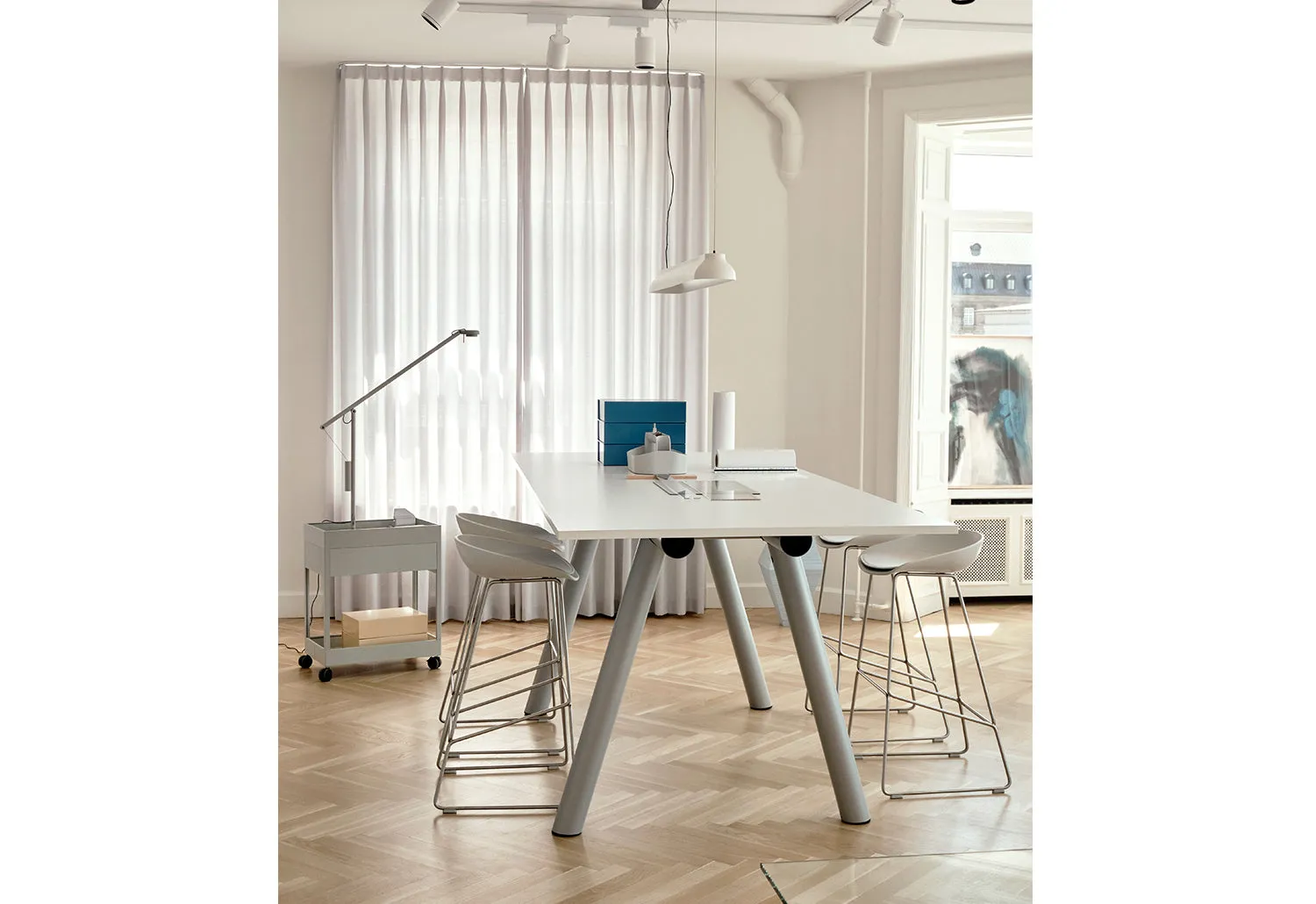 Boa Table | Medium