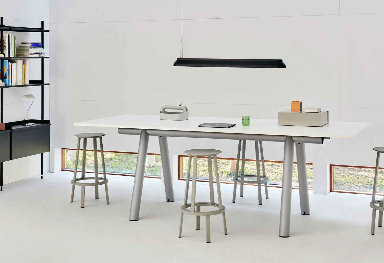 Boa Table | Medium