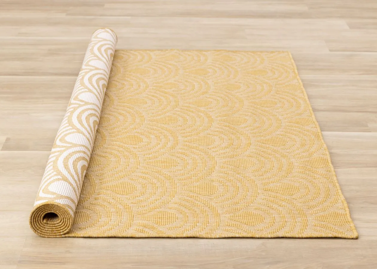 Summer Breeze 6'7" x 9'6" Outdoor Reversible Rug Rainbow Arch Pattern - Yellow, White