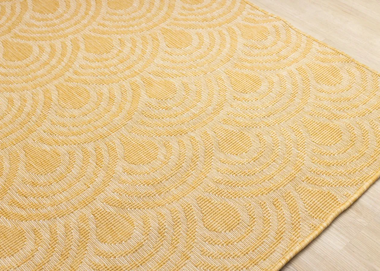 Summer Breeze 6'7" x 9'6" Outdoor Reversible Rug Rainbow Arch Pattern - Yellow, White